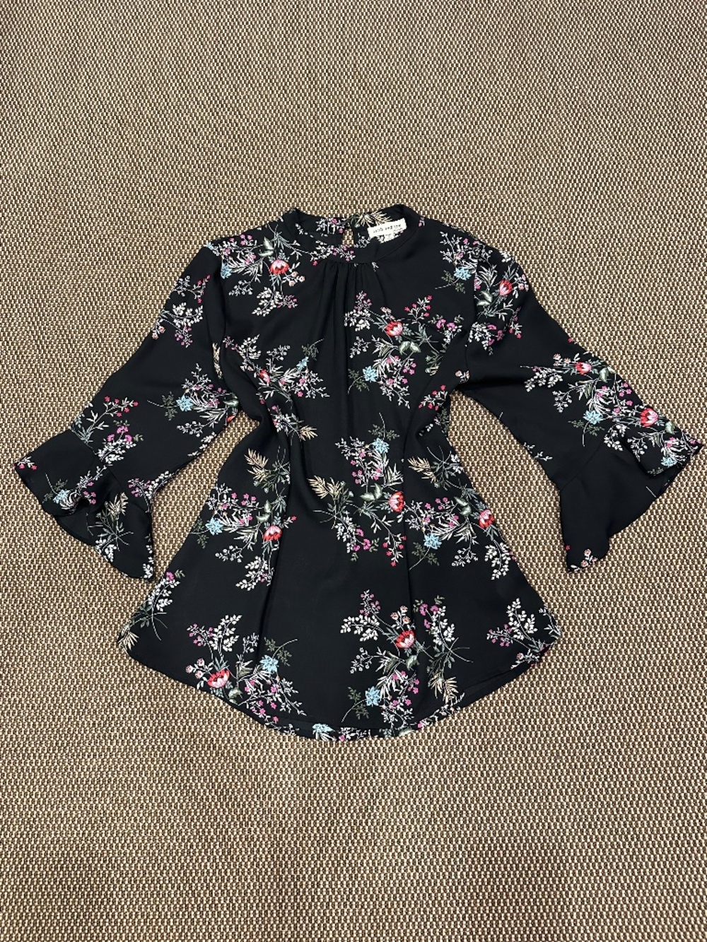 FAITH AND JOY LOS ANGELES LADIES FLORAL BLOUSE MEDIUM